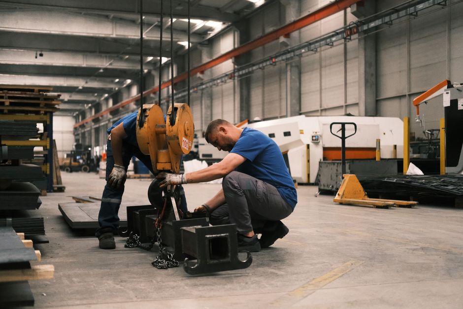 How to Use a CNC Machining Cost Per Part Calculator: A Buyer's Guide to Accurate Sourcing