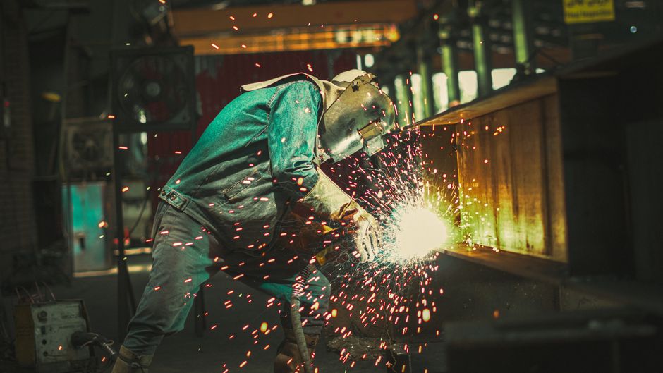 How to Use a CNC Machining Cost Per Part Calculator: A Buyer's Guide