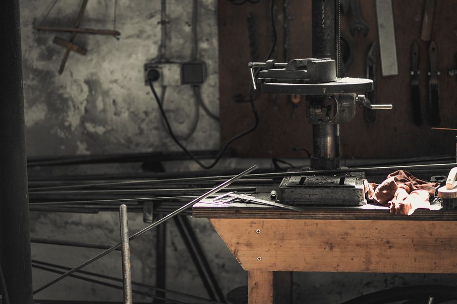 A detailed view of a metalwork workshop showcasing tools, machinery, and steel bars. (Photo: Bram van Egmond / Pexels)