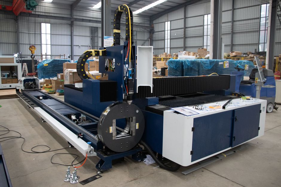 A large industrial laser cutter inside a warehouse in Jinan, China, showcasing advanced machinery. (Photo: YIHAI LASER / Pexels)