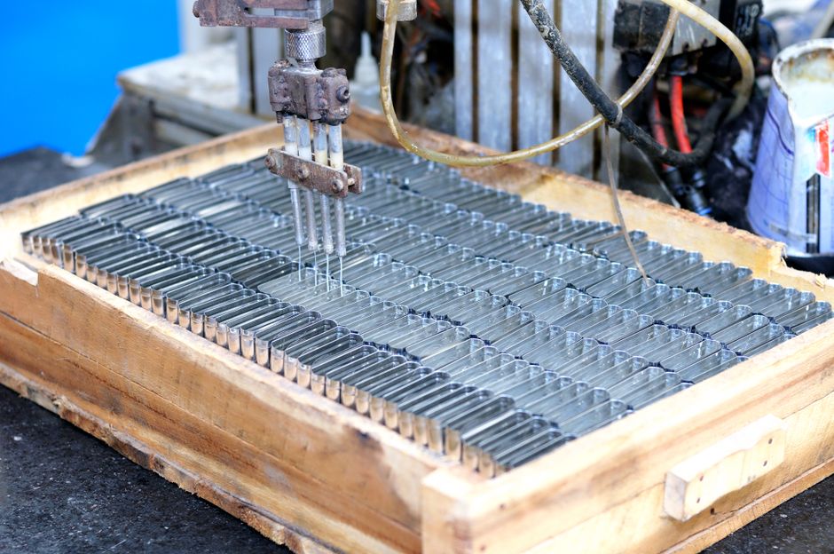 Close-up of an automated machine processing metal parts in an industrial setting. (Photo: Cọ Sơn Thanh Bình / Pexels)